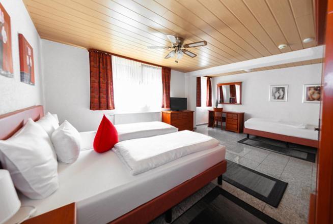 לנדסטול Hotel Avalon מראה חיצוני תמונה
